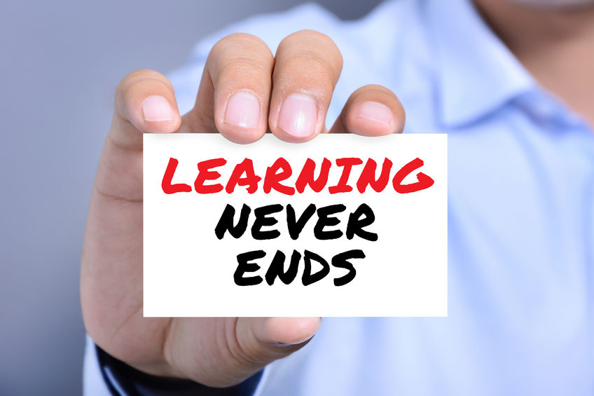 Hand hold card with words "Learning Never End"s